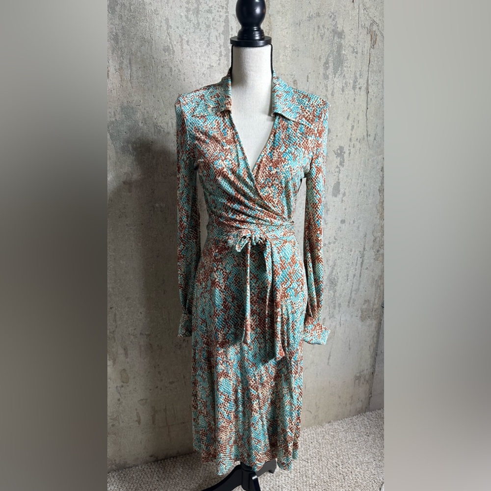 Diane Von Furstenberg silk Jersey wrap dress turq/tan/ivory snake print Size 10